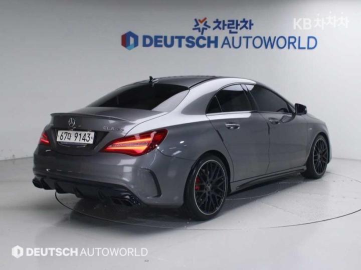 Mercedes-Benz CLA-Class CLA45AMG 4Matic C117 3
