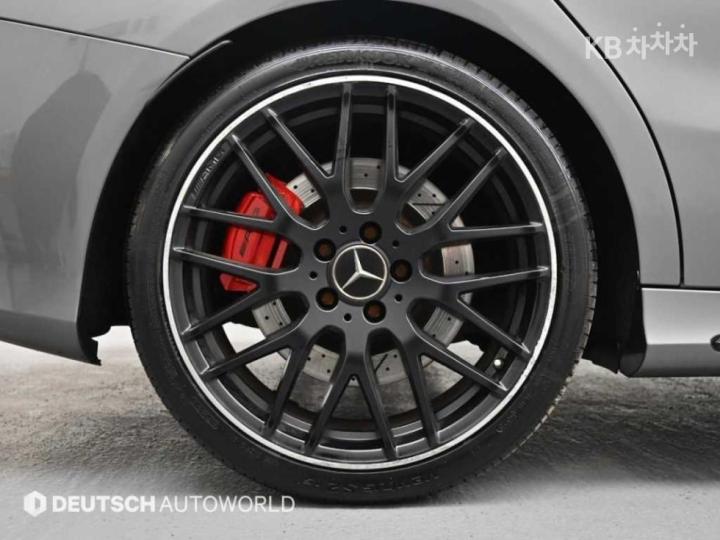 Mercedes-Benz CLA-Class CLA45AMG 4Matic C117 6