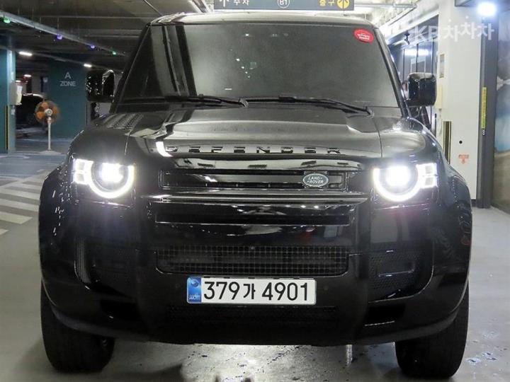 Land Rover Defender L663 110 P300 X-DYN SE 3