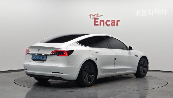 Tesla Model 3 Long Range 3