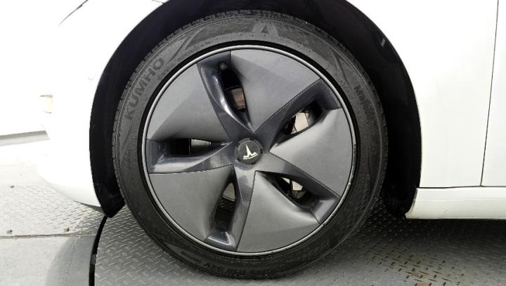Tesla Model 3 Long Range 9