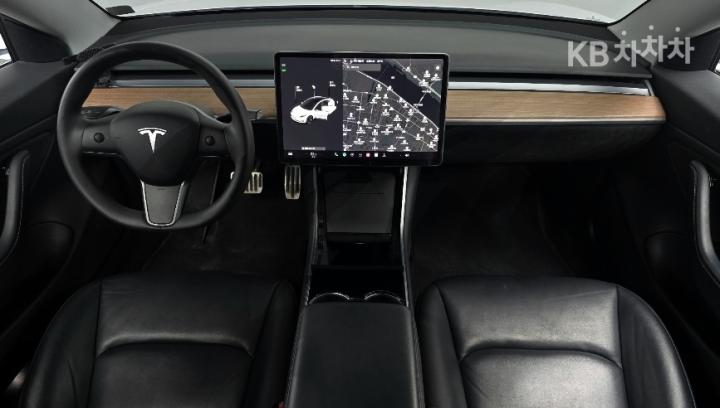 Tesla Model 3 Long Range 8