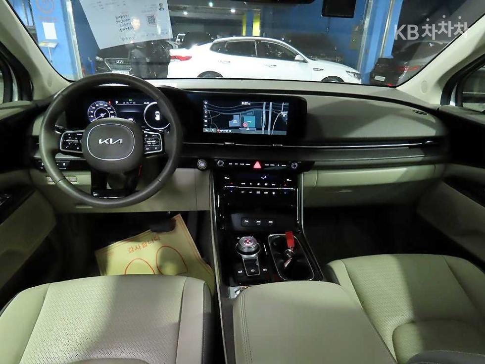 2023 - kia carnival