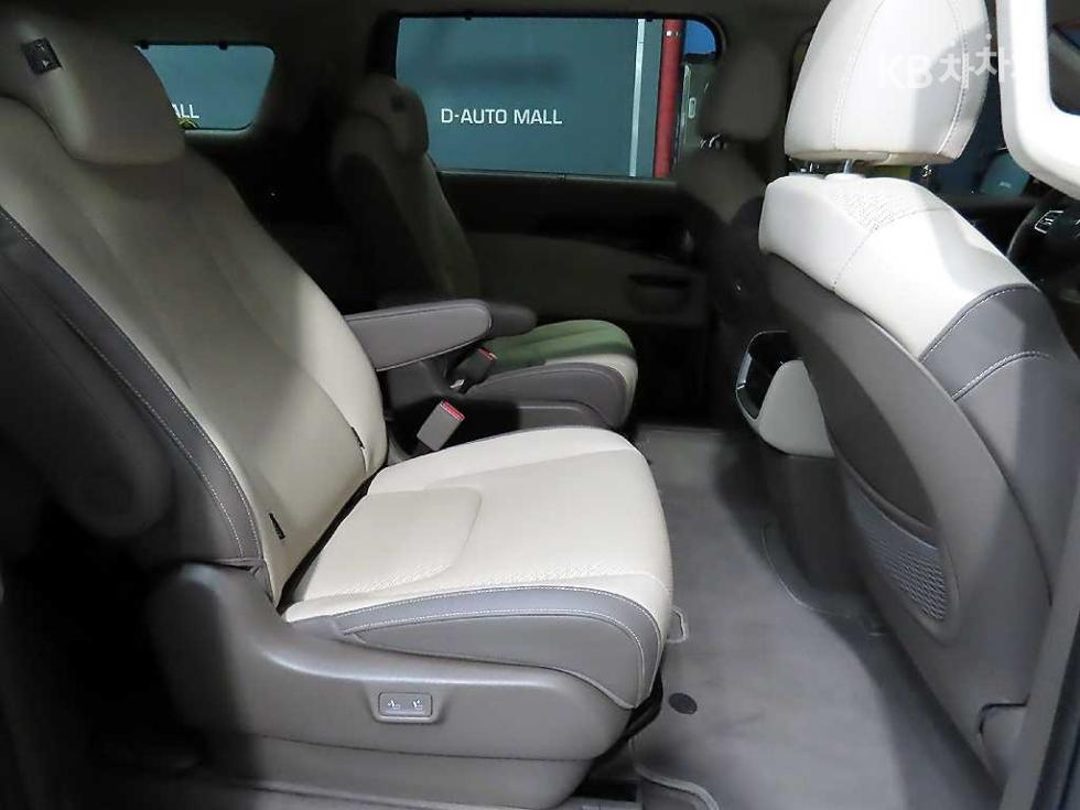 2023 - kia carnival
