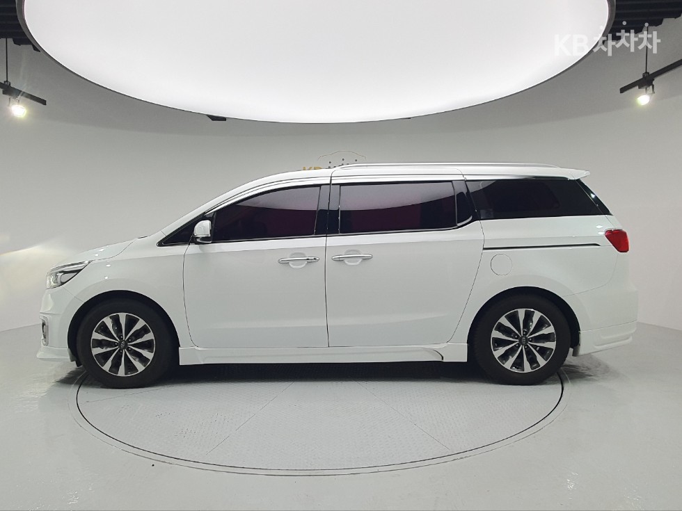Kia Carnival — miniaturë 7