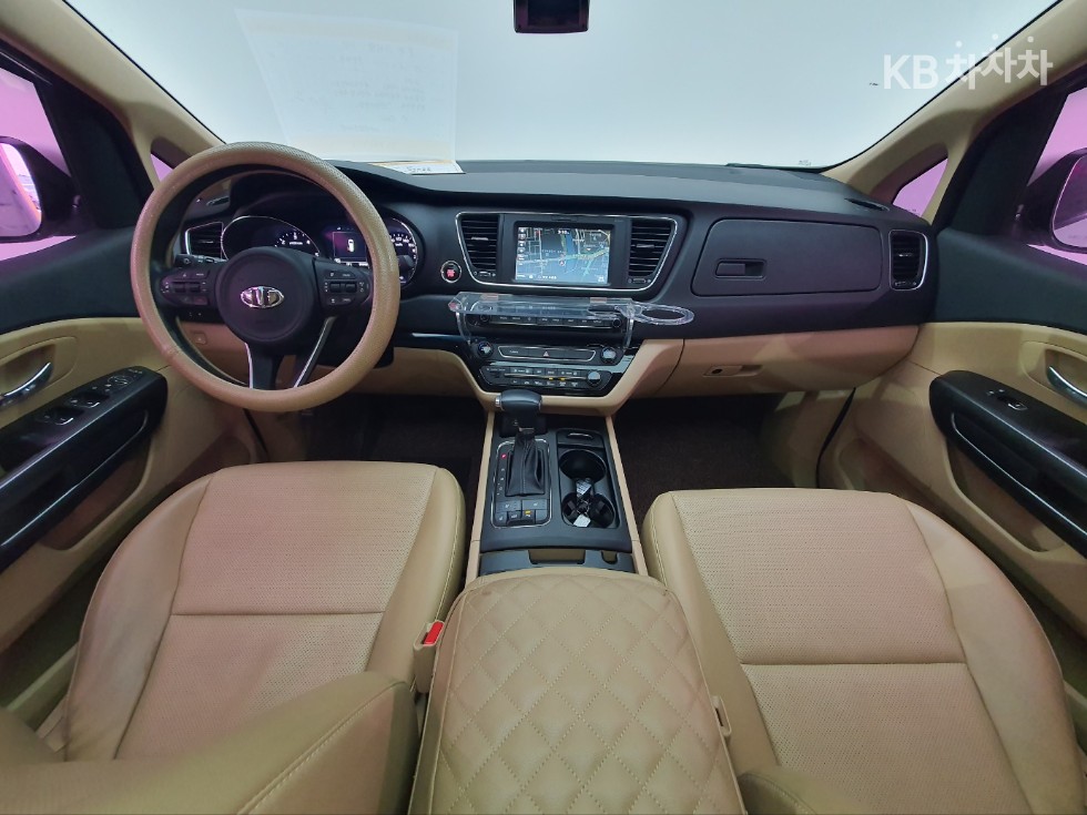 Kia Carnival — miniaturë 8