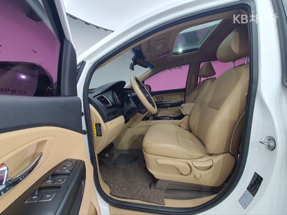 Kia Carnival — miniaturë 12
