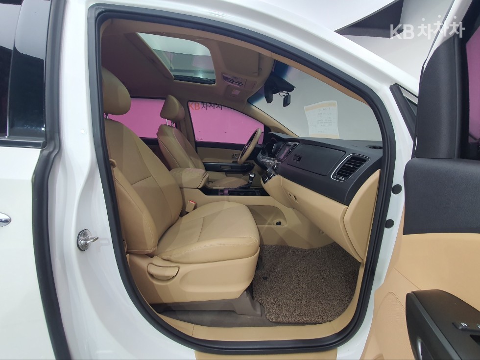 Kia Carnival — miniaturë 27