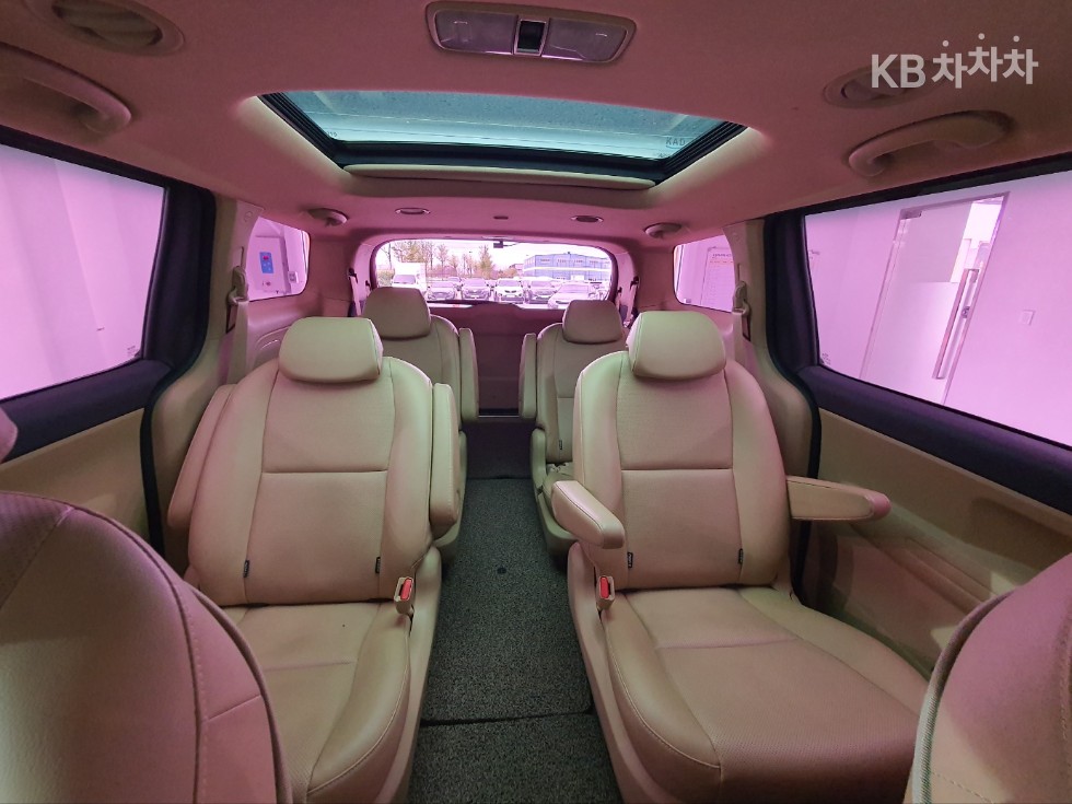 Kia Carnival — miniaturë 29