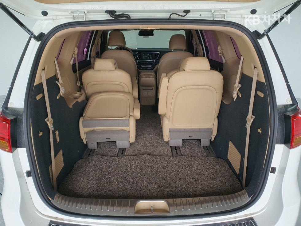 Kia Carnival — miniaturë 30