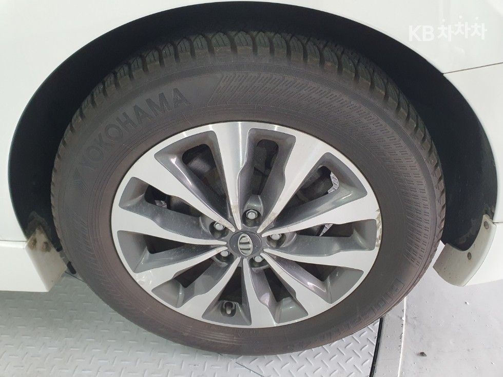Kia Carnival — miniaturë 31
