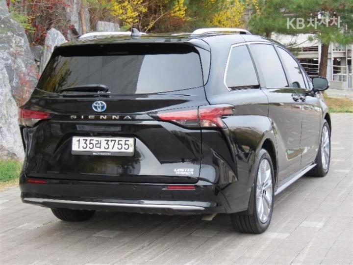 Toyota Sienna 2.5 Hybrid 2WD 4