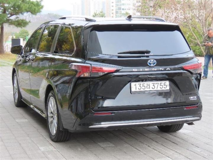 Toyota Sienna 2.5 Hybrid 2WD 5