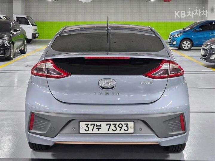 Hyundai IONIQ Electric N 4