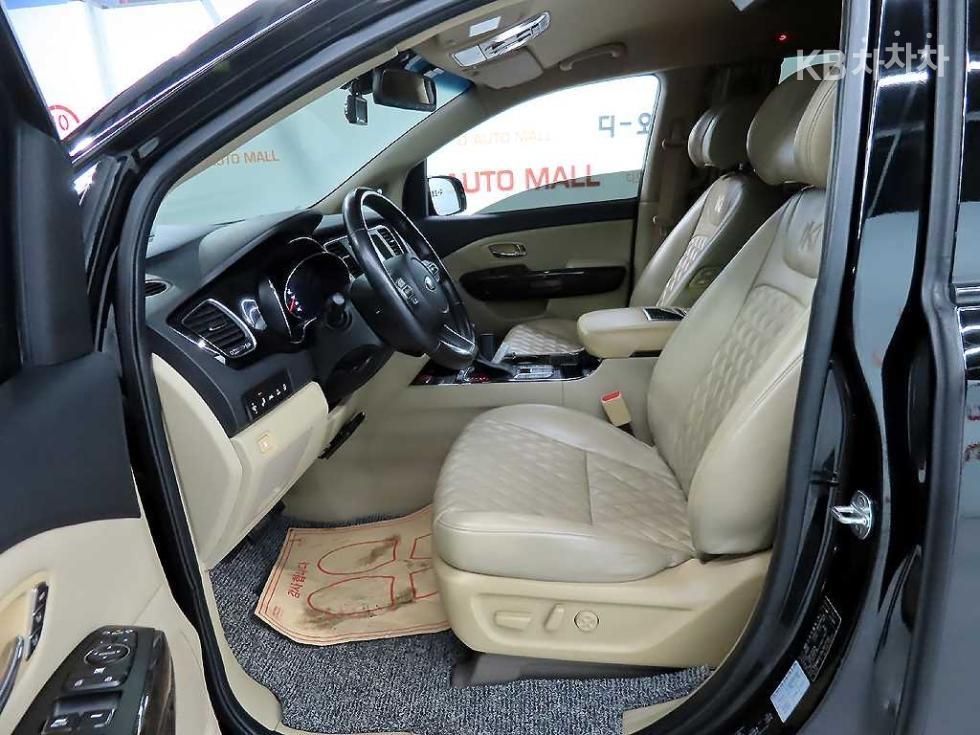 2020 - kia carnival