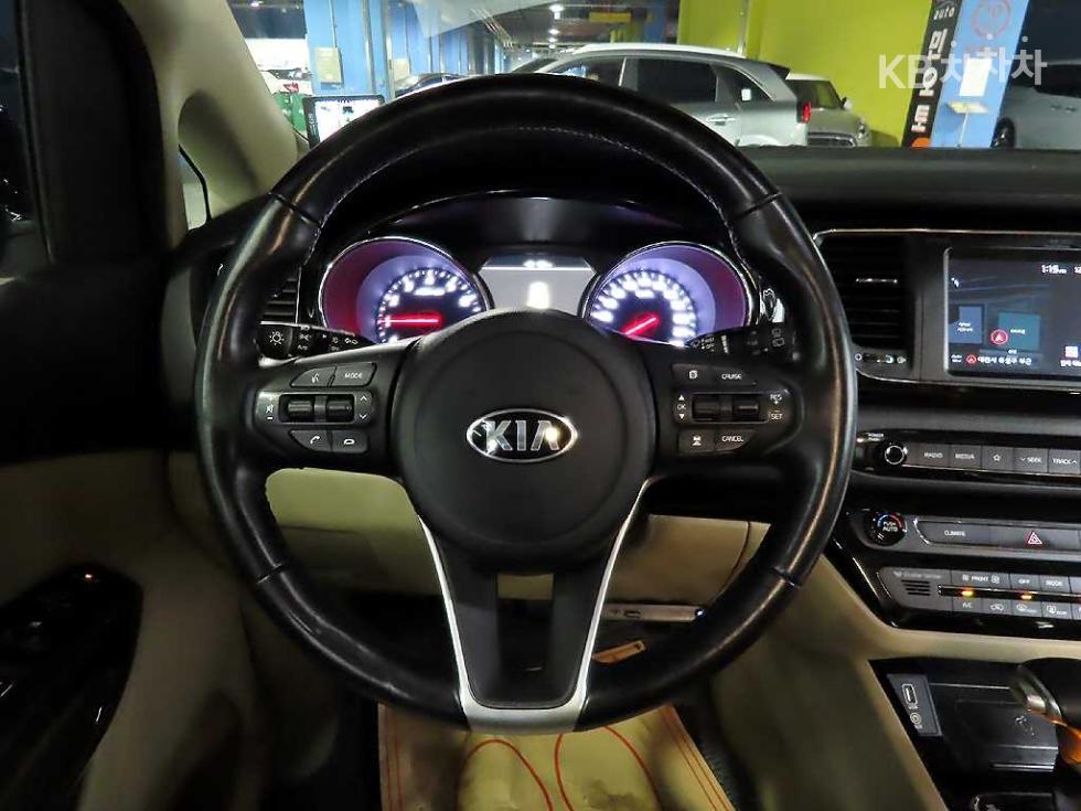 2020 - kia carnival