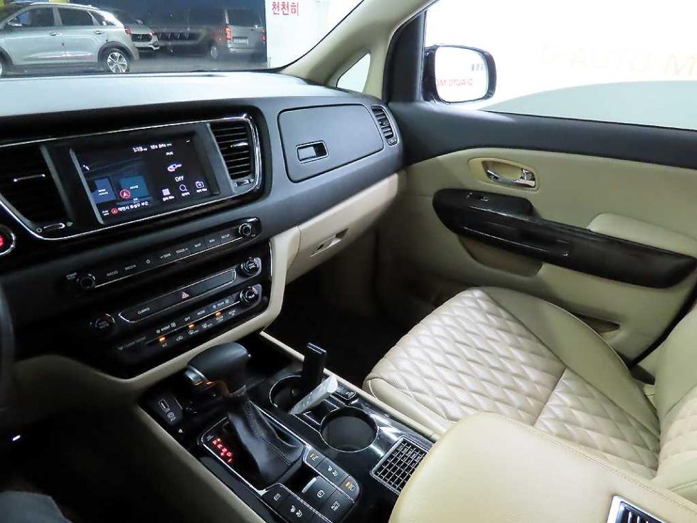 2020 - kia carnival