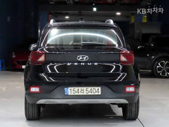 Hyundai Venue Gasoline 1.6 Modern 4