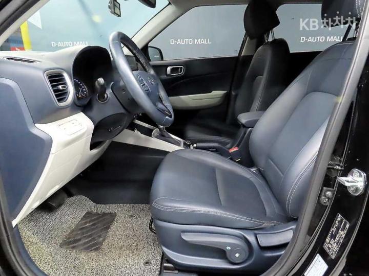 Hyundai Venue Gasoline 1.6 Modern 7