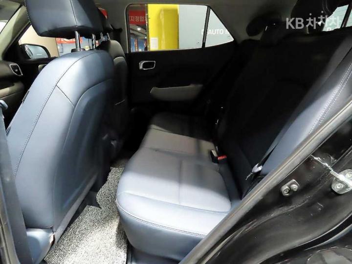 Hyundai Venue Gasoline 1.6 Modern 8