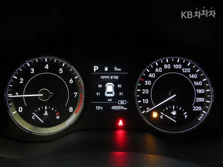 Hyundai Venue Gasoline 1.6 Modern 10