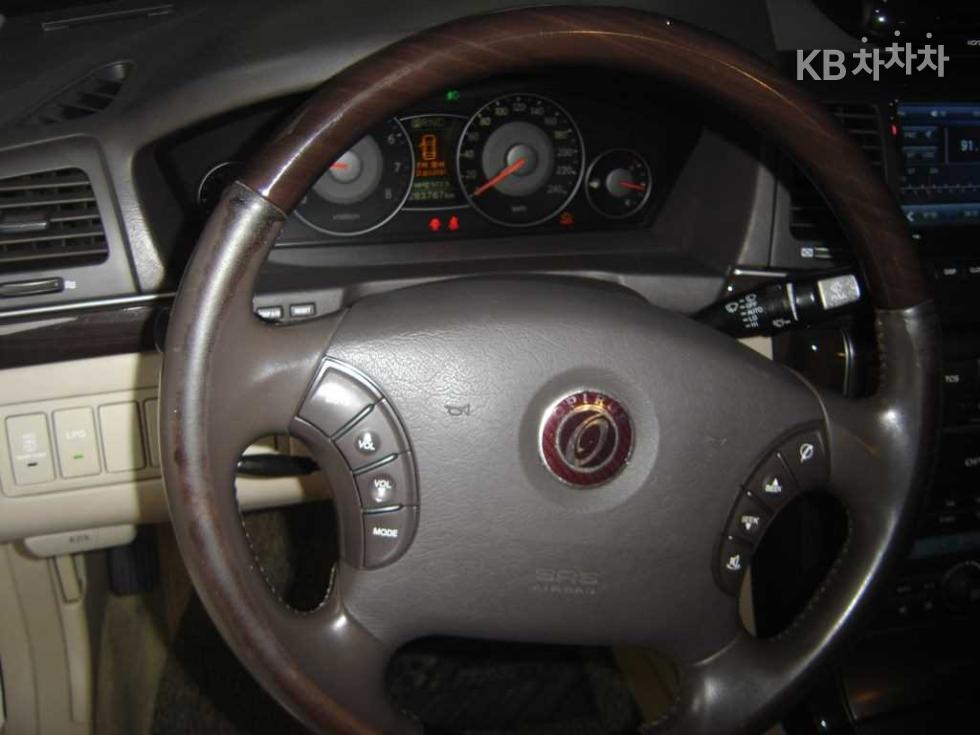 Kia Opirus — miniaturë 9
