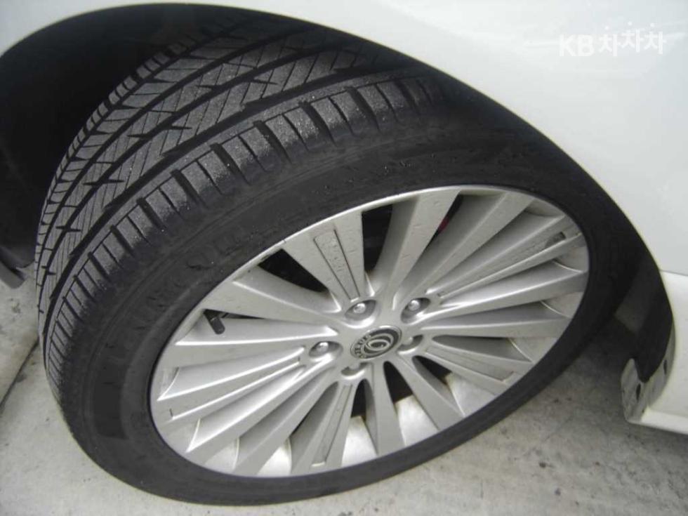 Kia Opirus — miniaturë 12