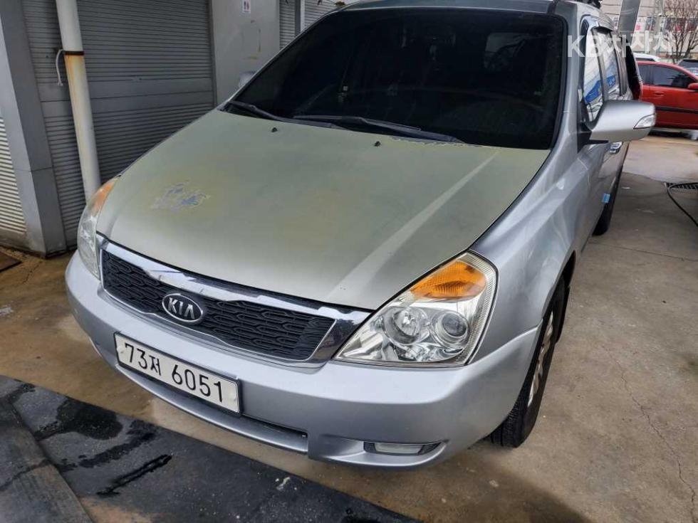 2012 - kia carnival