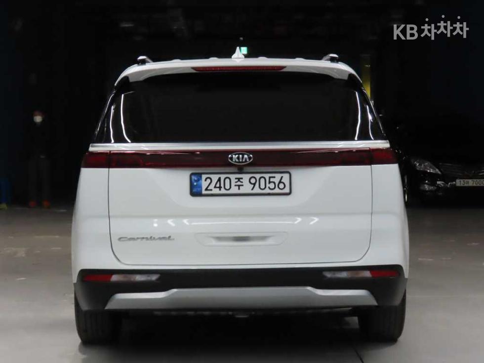 2021 - kia carnival