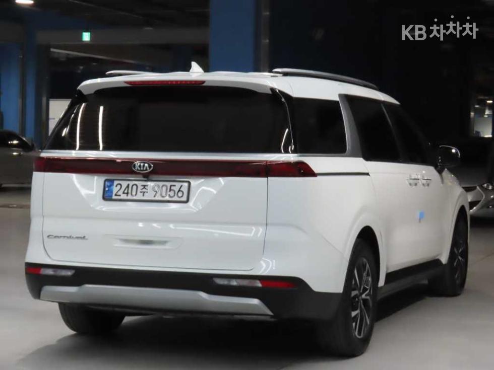 2021 - kia carnival
