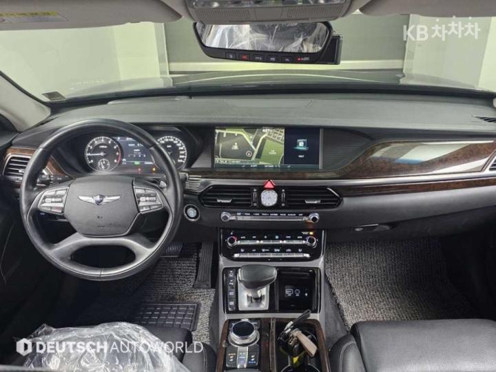 Genesis EQ900 3.8 GDI AWD Premium Luxury 8