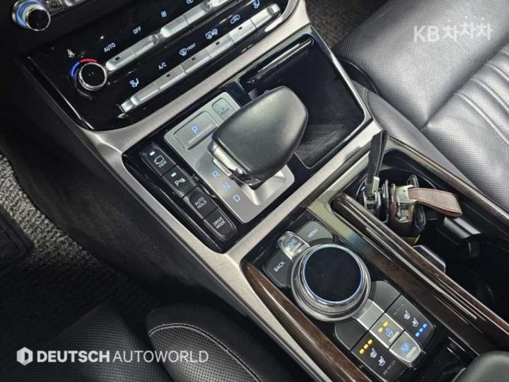 Genesis EQ900 3.8 GDI AWD Premium Luxury 10