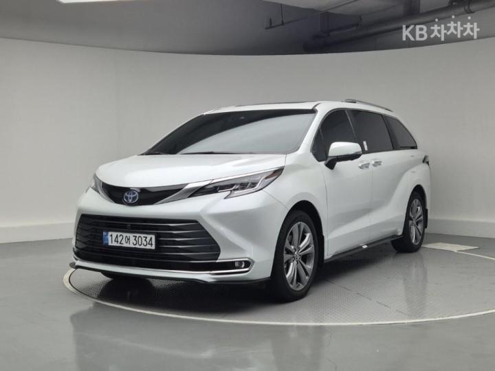 Toyota Sienna 2.5 Hybrid 2WD 2