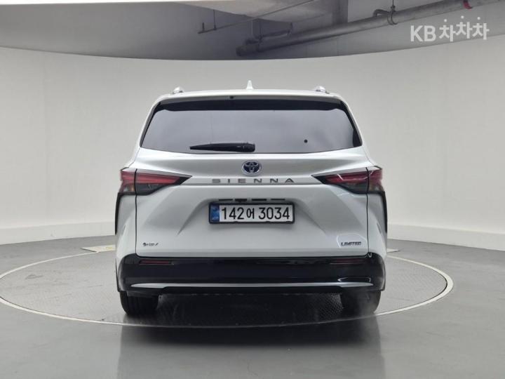 Toyota Sienna 2.5 Hybrid 2WD 3