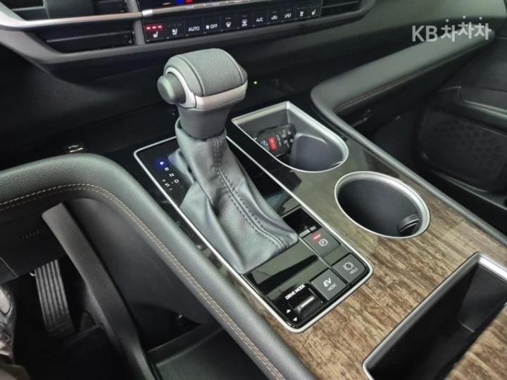 Toyota Sienna 2.5 Hybrid 2WD 9