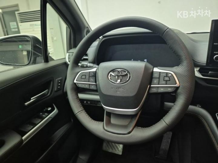 Toyota Sienna 2.5 Hybrid 2WD 10