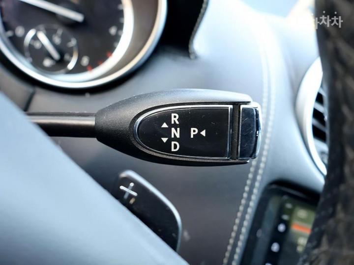 Mercedes-Benz M-Class ML300 CDI W164 8