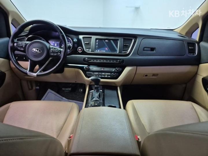 Kia Carnival 2.2 Diesel Prestige 8