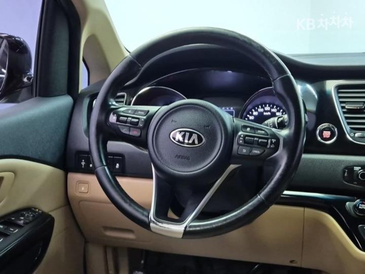 Kia Carnival 2.2 Diesel Prestige 10