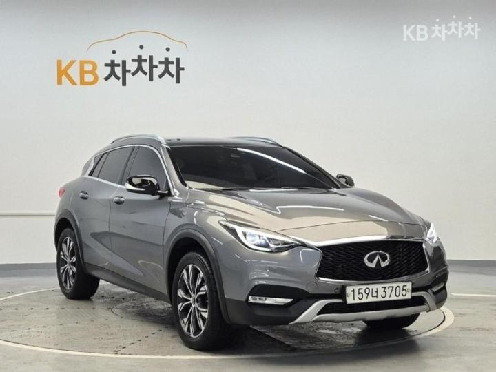 Infiniti QX QX30 2.0 AWD Essential 5