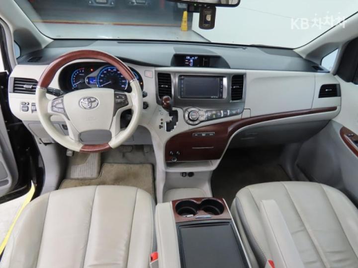 Toyota Sienna 3.5 AWD A/ T 8