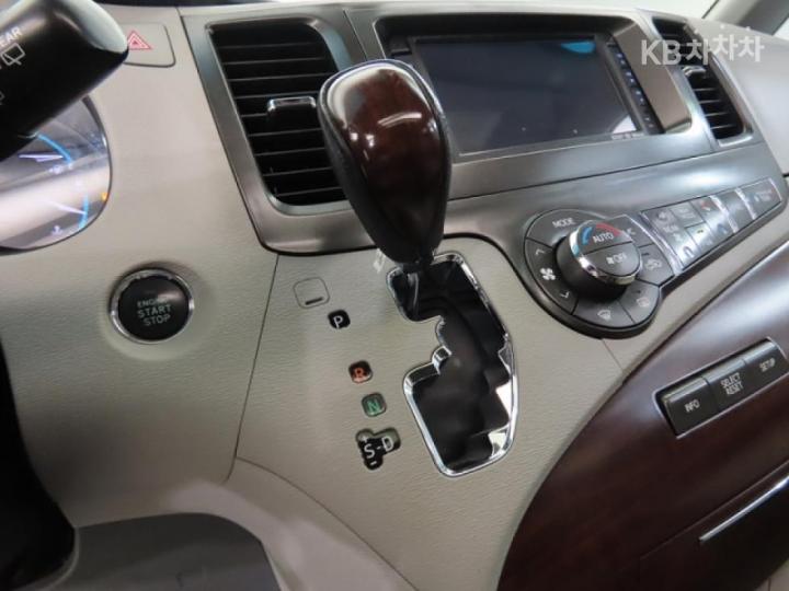 Toyota Sienna 3.5 AWD A/ T 10