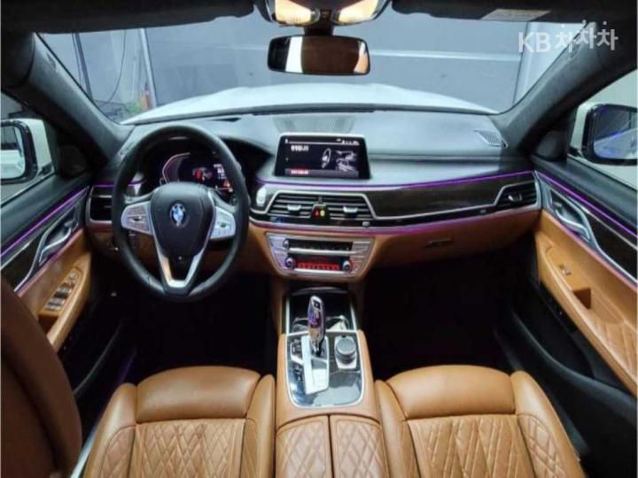 BMW 7 Series G11 730d xDrive M Sport 9