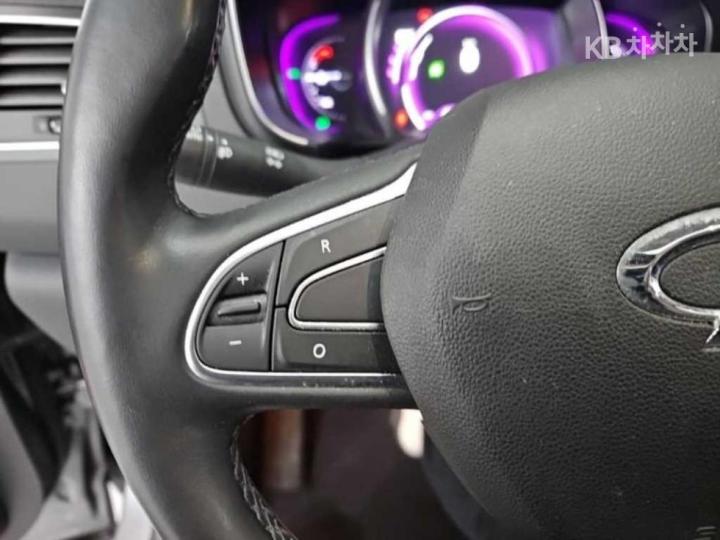 Renault QM6 2.0 2WD RE Signature 8