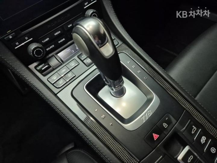 Porsche Boxster 4.0 GTS 9