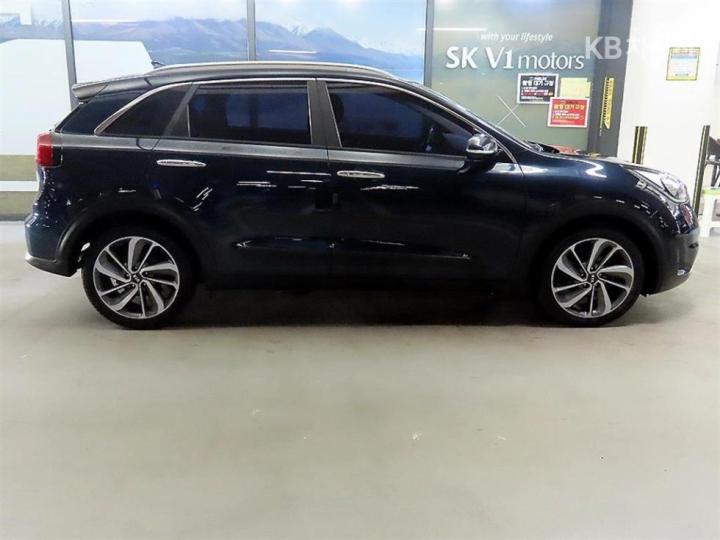 Kia Niro 1.6 Prestige 4