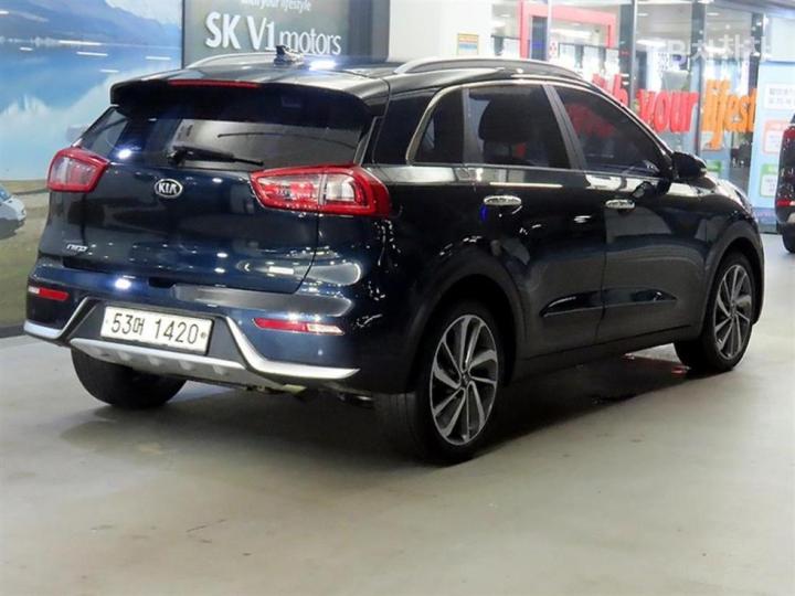 Kia Niro 1.6 Prestige 5