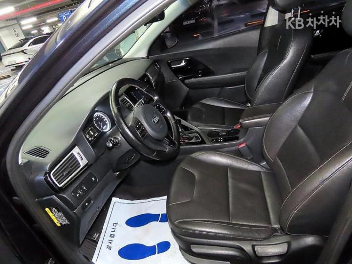 Kia Niro 1.6 Prestige 7