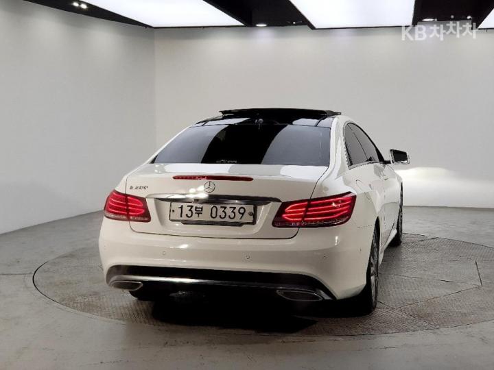 Mercedes-Benz E-Class New E200 Coupe C207 4