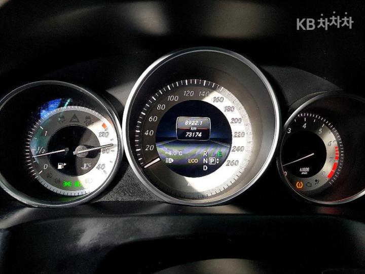 Mercedes-Benz E-Class New E200 Coupe C207 8